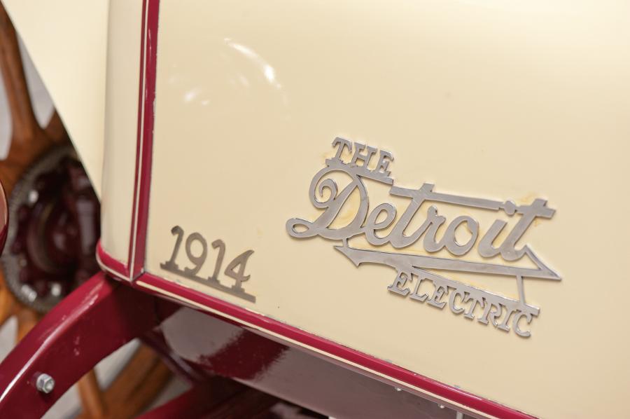 Detroit Electric Model 46 Cape Top Roadster 1914 года  (фото 18 из 26)